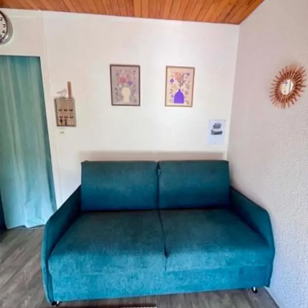 Studio cosy avec balcon et vue sur la montagne à Chamrousse - 19 m²，位于尚鲁斯的酒店