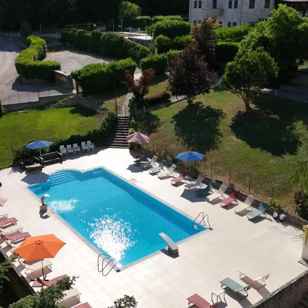 Sotto Il Cielo Hotel，位于皮诺拉瓦的酒店
