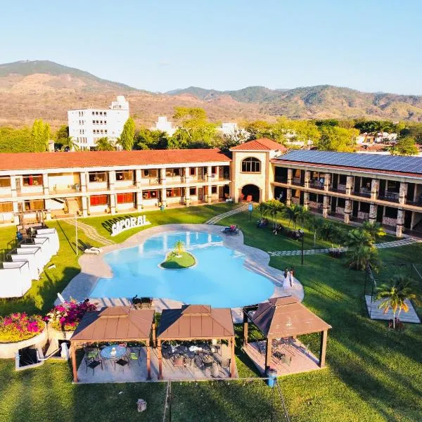 Grand Caporal Hotel，位于Chiquimula的酒店