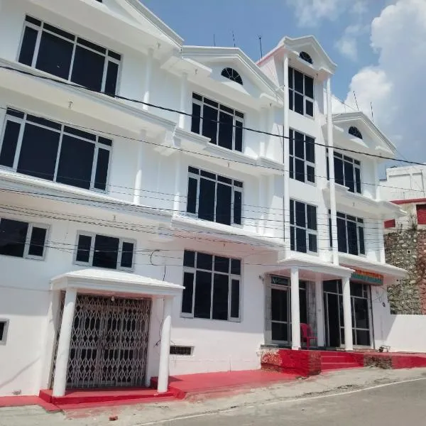 Hotel Gaurav Palace，位于Tehri的酒店
