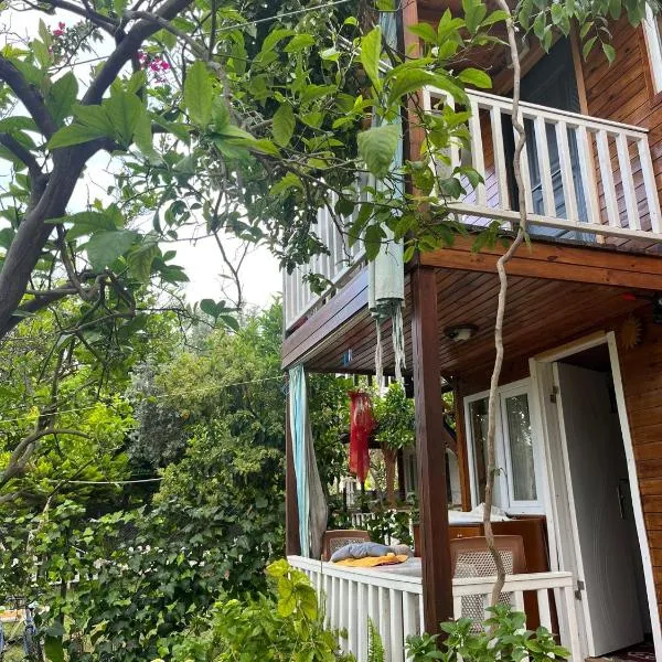 Naz Apartlari Cirali，位于契拉勒的酒店