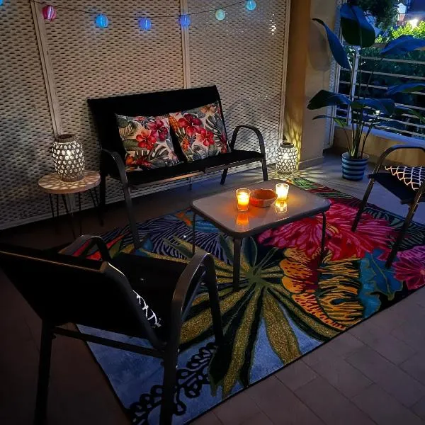 Grand T2 terrasse 27m2 plein sud Folelli centre，位于Folelli的酒店