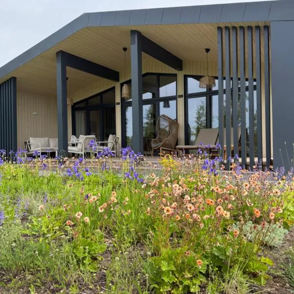 Nordic Zen Beach House，位于Skulte的酒店