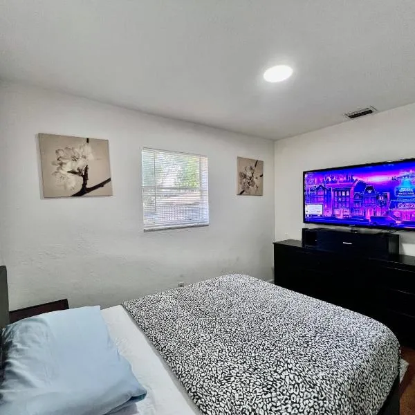 Private Room near Downtown，位于劳德代尔堡的酒店