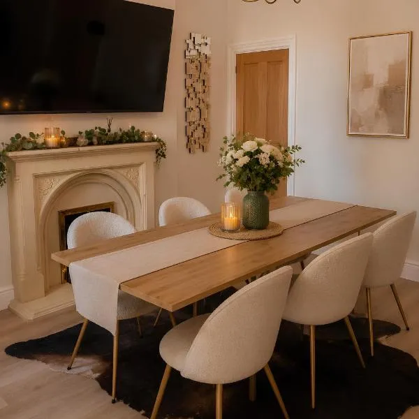 3-bed Victorian Townhouse, Lake District Base, Kendal Town Centre, Parking，位于肯德尔的酒店