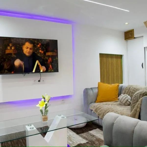 Quiet & Bright Apartment- Downtown- high-speed Wi-Fi，位于雅温得的酒店