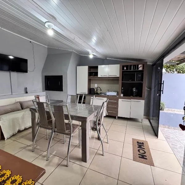 Casa de Fundos com 2 QuartosWi-fi e Estacionamento，位于拉热斯的酒店