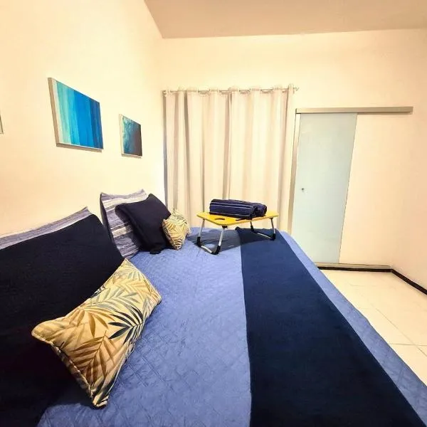 Apartamento com varanda e VISTA para RUA, TV e 2 suítes,位于泰谢拉迪弗雷塔斯的酒店