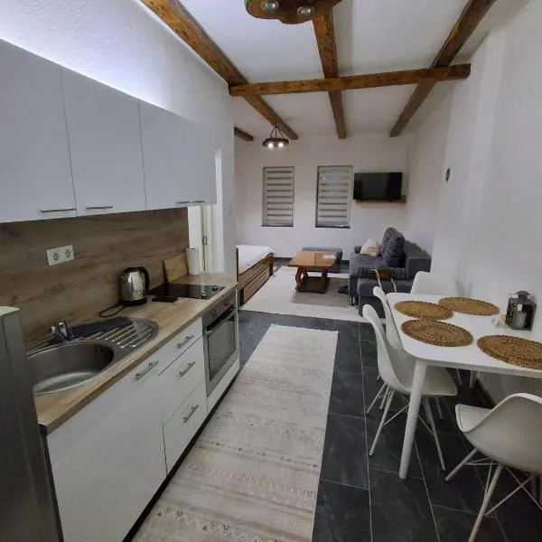 Urban Stay apartman Tuzla，位于Kreka的酒店
