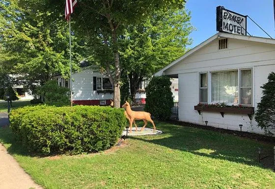 Bambi Motel，位于East Tawas的酒店