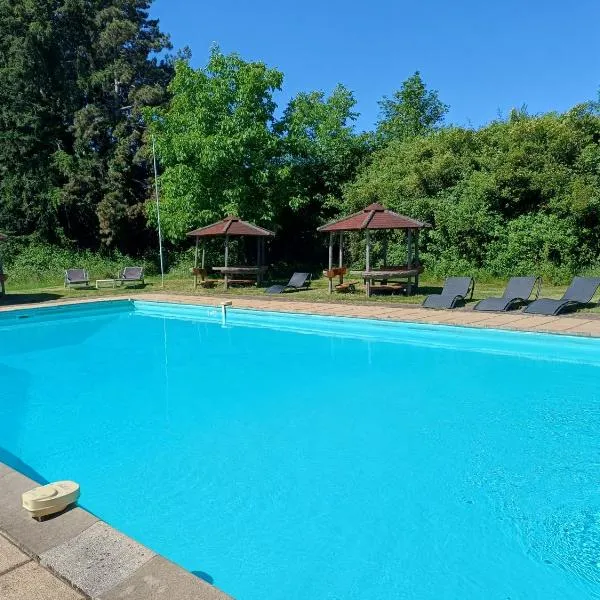 Logis Hôtel Restaurant La Vieille Ferme, Mâcon Nord，位于马孔的酒店