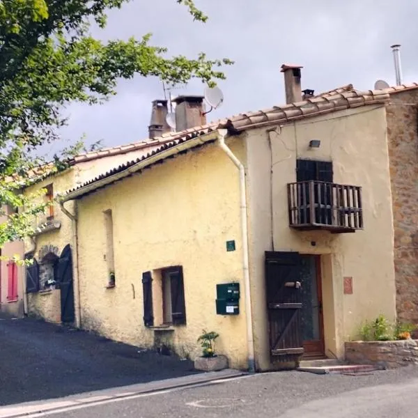 Maison de village avec jardin，位于Saint-Louis-et-Parahou的酒店