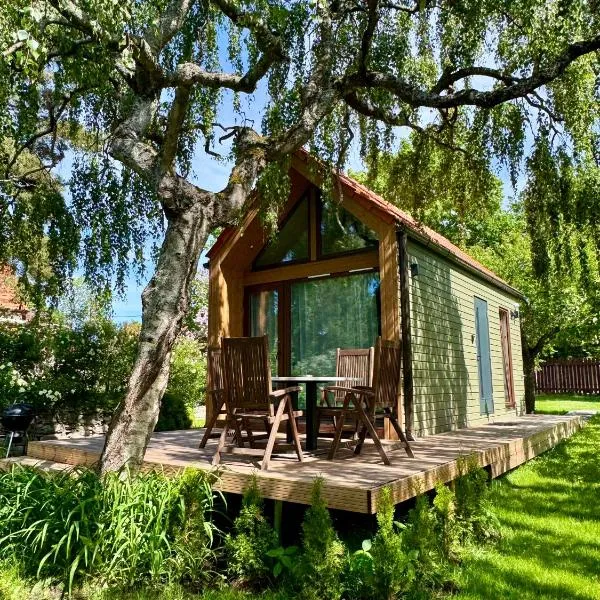 Private small house with sauna and terrace in Tallinn,位于塔林的酒店
