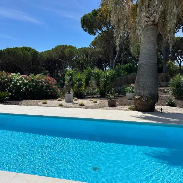 VILLA MESSILIA Guest Rooms French Riviera，位于圣拉斐尔的酒店