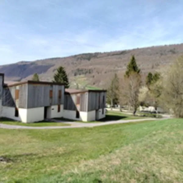 Résidence Vacancéole Les Monts Jura，位于雷莱克斯的酒店