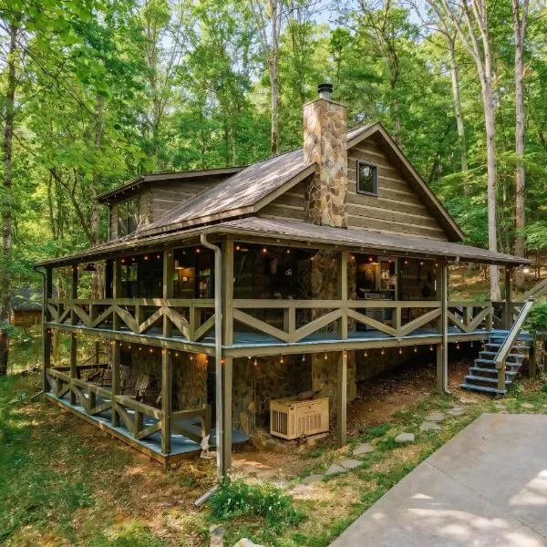 Modern Cabin with Luxury Gym, Firepit + Game Room!,位于蓝岭的酒店