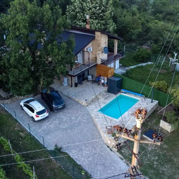 Kosmaj Apartmani Košutica - Marija i Ksenija，位于Koraćica的酒店