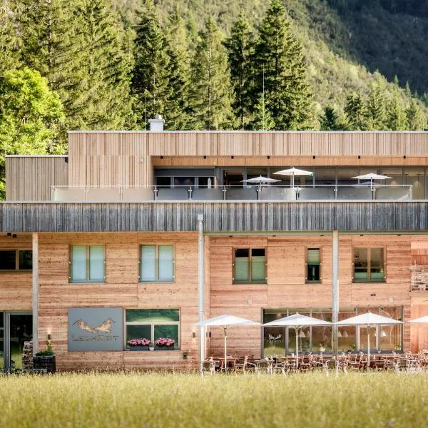Boutique Hotel LechZeit，位于Elmen的酒店