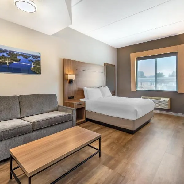 Best Western Plus 1000 Islands Hotel & Suites- Newly Renovated，位于加纳诺克的酒店