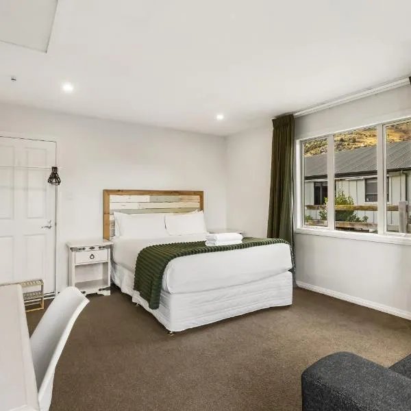 Studio Getaway | Walk to Mt Iron & Wanaka Town，位于瓦纳卡的酒店
