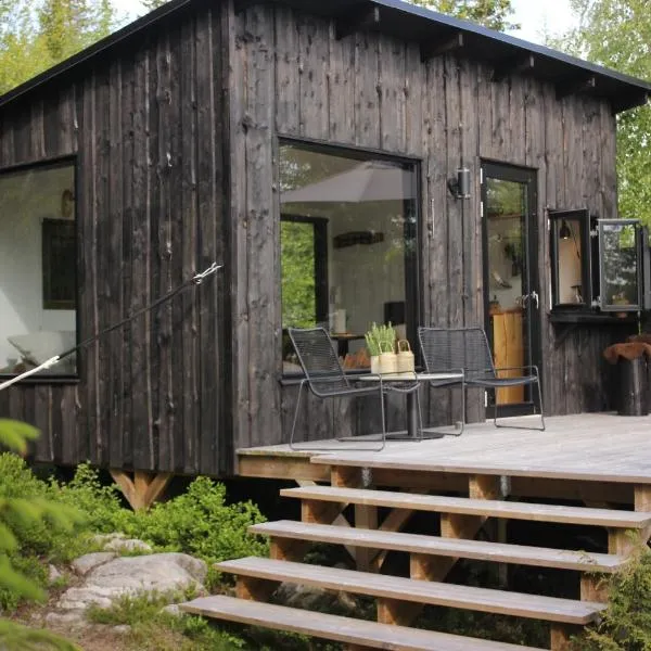 Forest cabin with stunning mountain view & Sauna，位于图什比的酒店