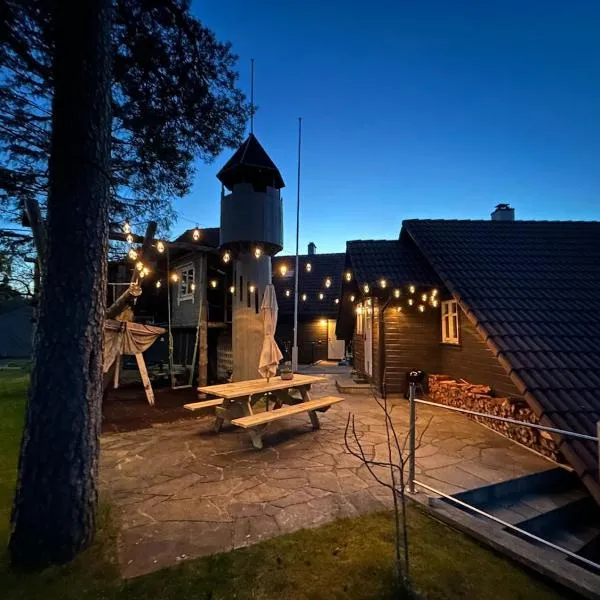 VillaHagavik - sengeplass til 6, spabad, uteplass, nær strand，位于Askvikeholmen的酒店