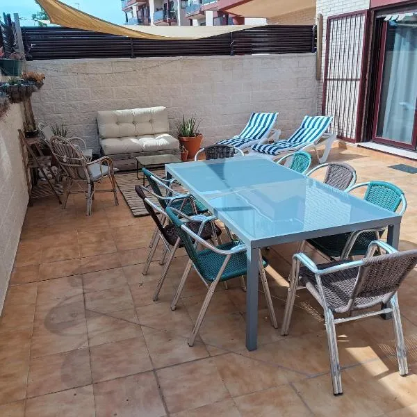 Apartment with terrace，位于比纳罗斯的酒店