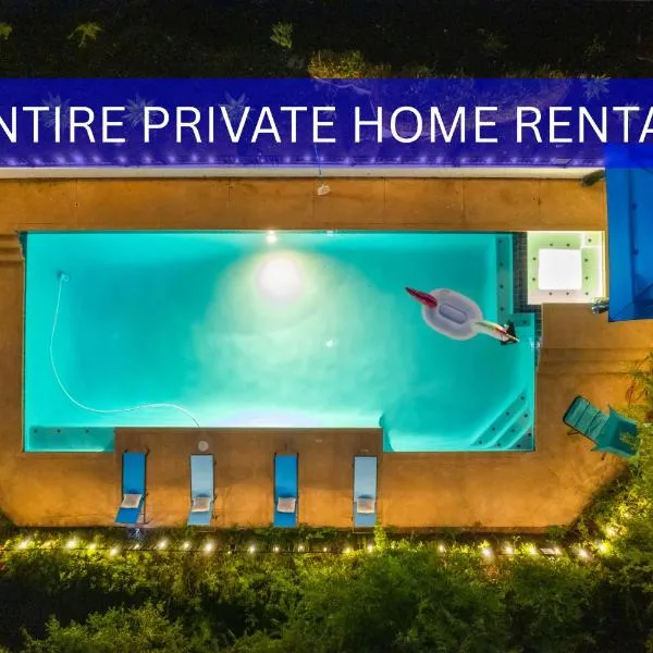 Entire Private Home with 4 Bedrooms 3 Bathrooms, Big Yard, View, , King Bed, 10 Parking, Available Now，位于埃尔卡洪的酒店