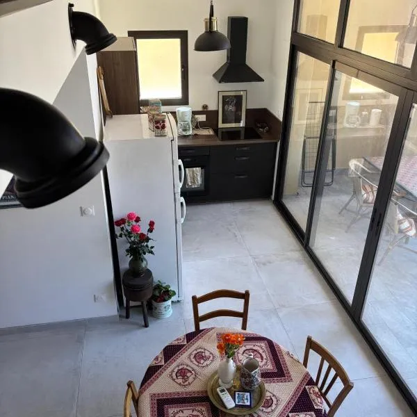 Charming loft in Cozzano,位于Cozzano的酒店