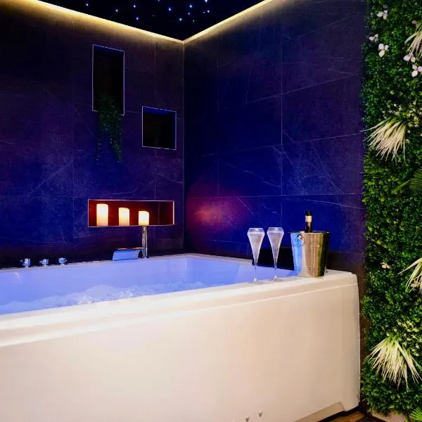 Love Room Lorient - Le King Size - Balnéo 2 places，位于洛里昂的酒店