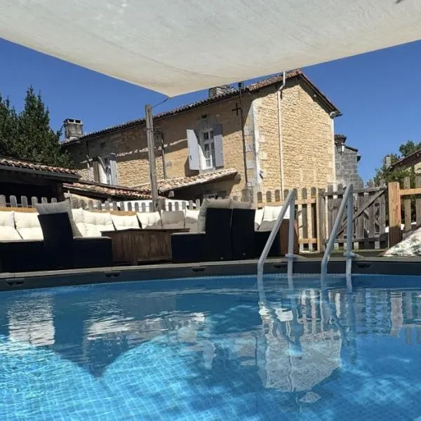 FatFully Riverside Farm, Spa, Apartments & Rooms，位于Combiers的酒店