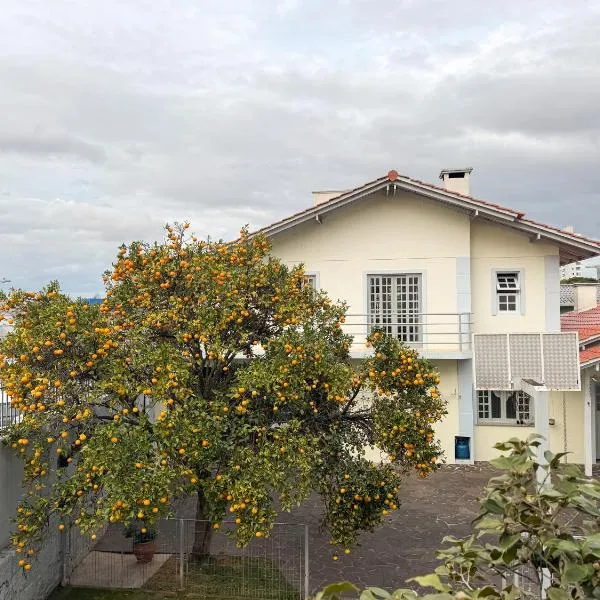 Morada Pé de Laranja，位于拉热斯的酒店