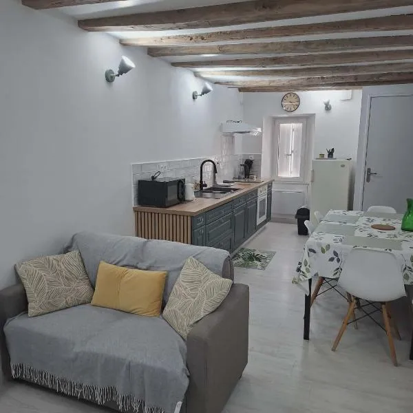 appartement calme et climatisé Chamaillard 2，位于L'Ile-Bouchard的酒店