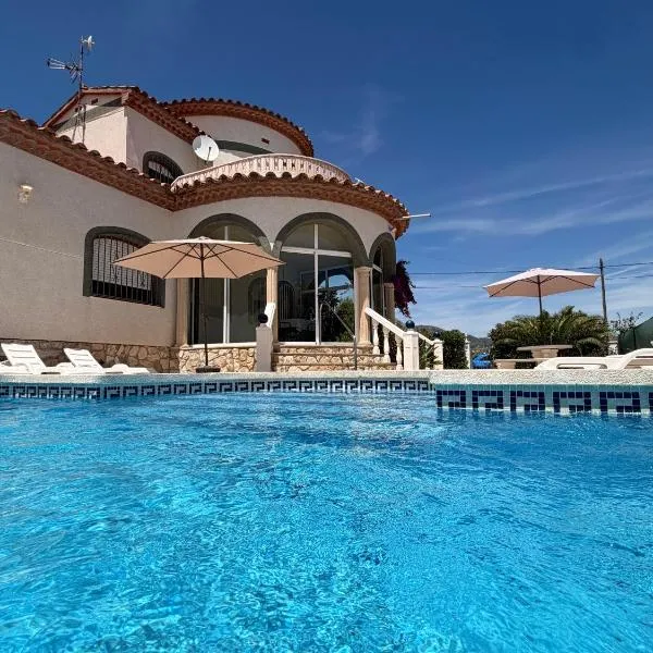 Amarella Costa Dorada - Villa mediterránea con piscina ideal para grupos y familias，位于莱斯崔斯卡勒斯的酒店