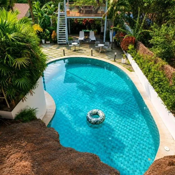 The Island Sanctuary Rock Pool Villa，位于Chorao的酒店