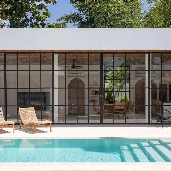 The Young Villas - Uluwatu，位于乌鲁瓦图的酒店