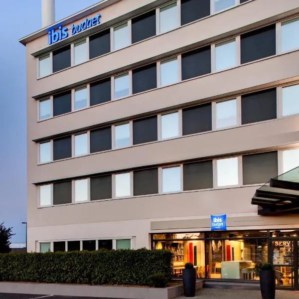 蒙特弗尔朗克莱蒙费朗中心宜必思快捷酒店，位于Dallet的酒店