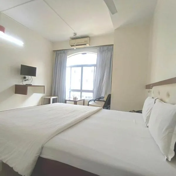 Hotel Rajtara，位于萨塔拉的酒店