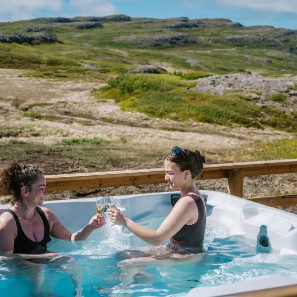Hvammur 10 with private hot tub，位于Kaldrananes的酒店