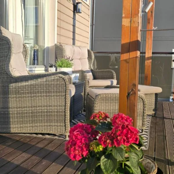 Koselig og moderne leilighet, meget sentralt i Narvik med gratis parkering!，位于纳尔维克的酒店