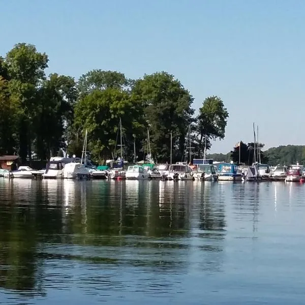 Ferienwohnung am Schweriner See，位于Raben Steinfeld的酒店