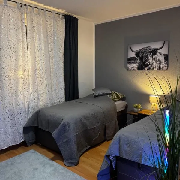 Best Preis Stadtoase HBF Salzwedel Apartment am Bahnhof fuer max 3 Personen mit Boxspringbetten Schlafcouch Kueche und 2x TV,位于萨尔茨韦德尔的酒店