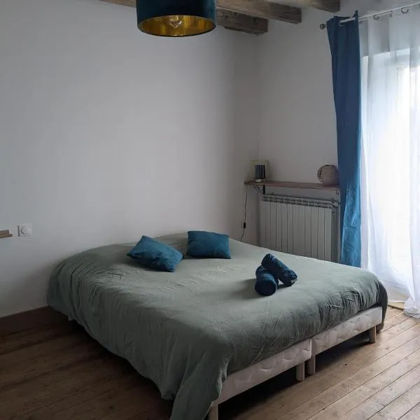 Appartement cosy avec vue sur château & chevaux，位于Oizé的酒店
