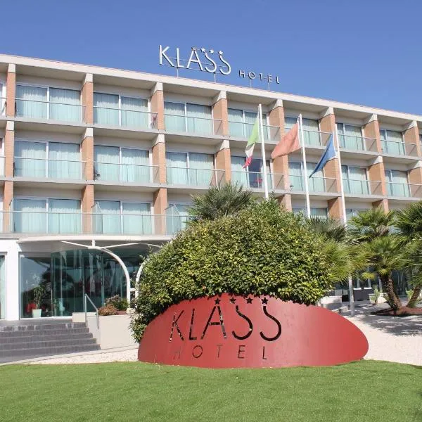 克拉斯酒店，位于卡斯泰尔菲达尔多的酒店