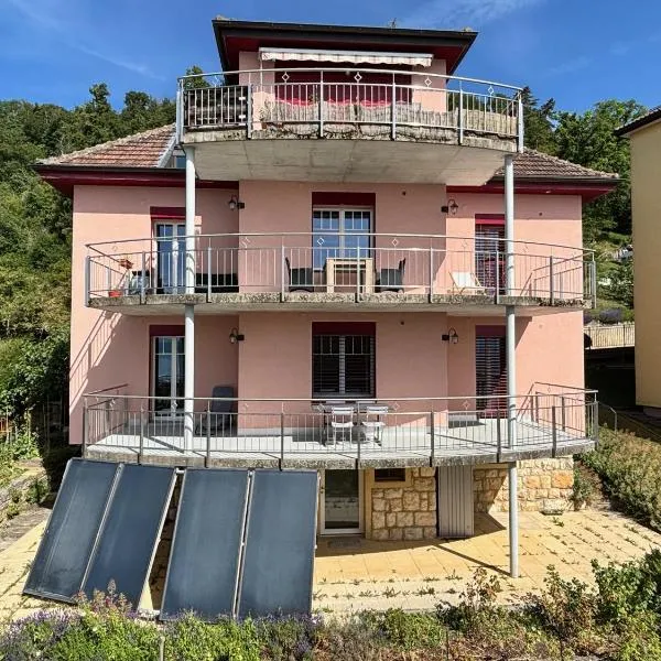Chez Carole (4 pièces)，位于纳沙泰尔的酒店