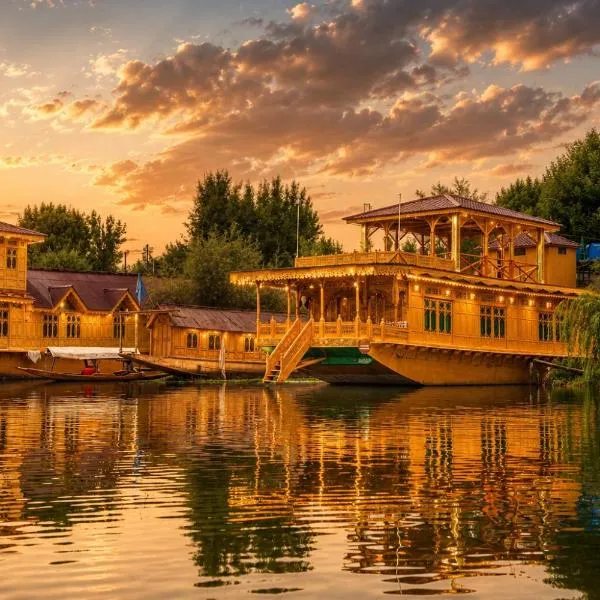 Dilnaaz Group Of Houseboats，位于斯利那加的酒店