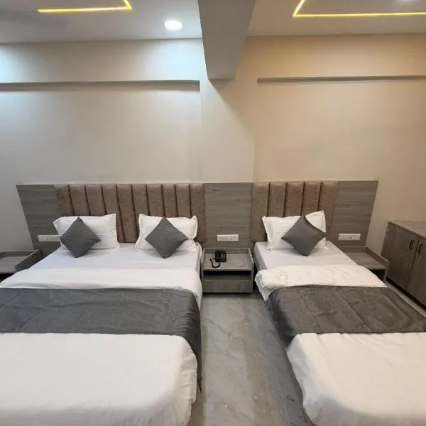 Hotel J K Town，位于艾哈迈达巴德的酒店