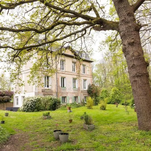Grand Studio Privé et Ses Jardins dans Manoir de 1803 en Forêt，位于Tourville-sur-Pont-Audemer的酒店