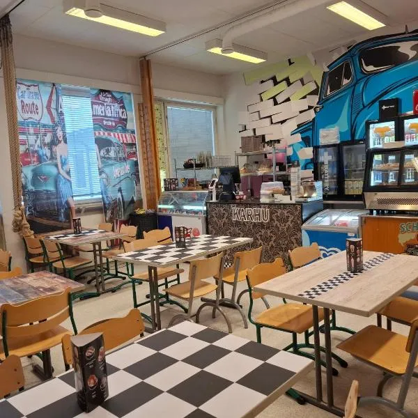 Schools Out OY，位于罗威萨的酒店
