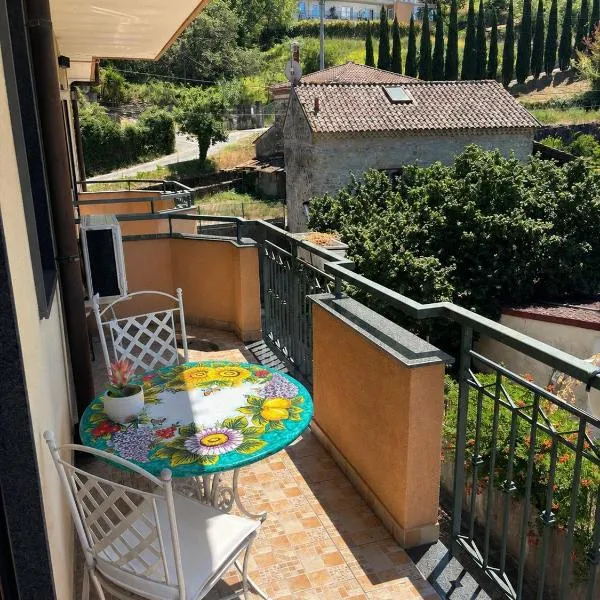 Luxury Apartment nel Cilento - 10 min da Ascea e mare, WiFi & parcheggio，位于卡斯泰诺福奇伦托的酒店